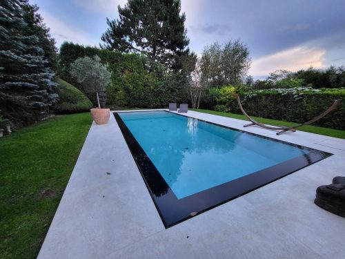 Piscine à débordement